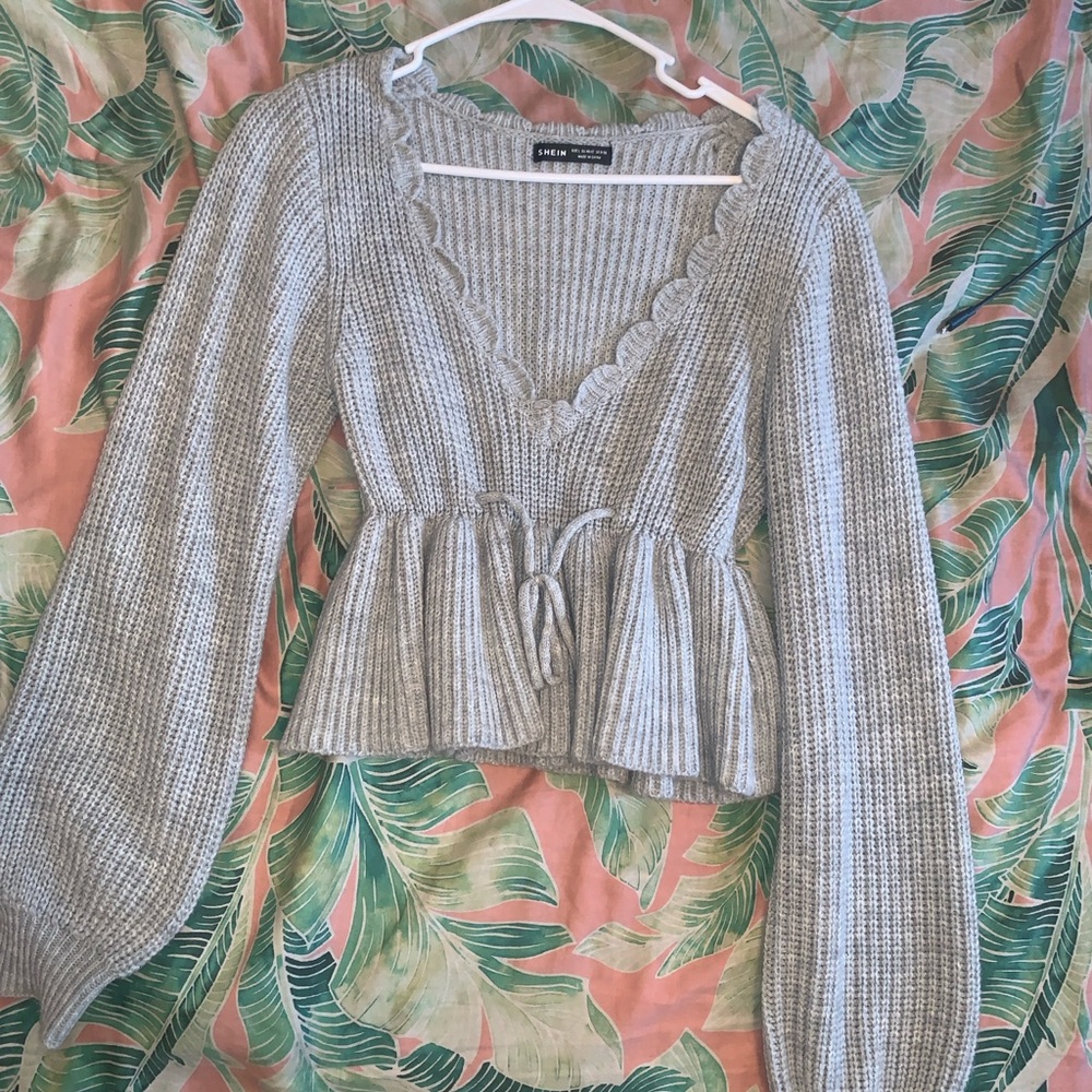Gray Ribbed Knit Sweater with Scalloped Edges